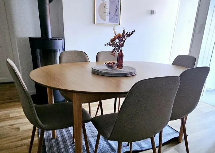 Central And Large Cosey Apartment